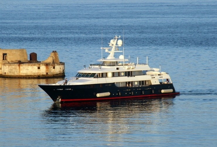 yacht helios